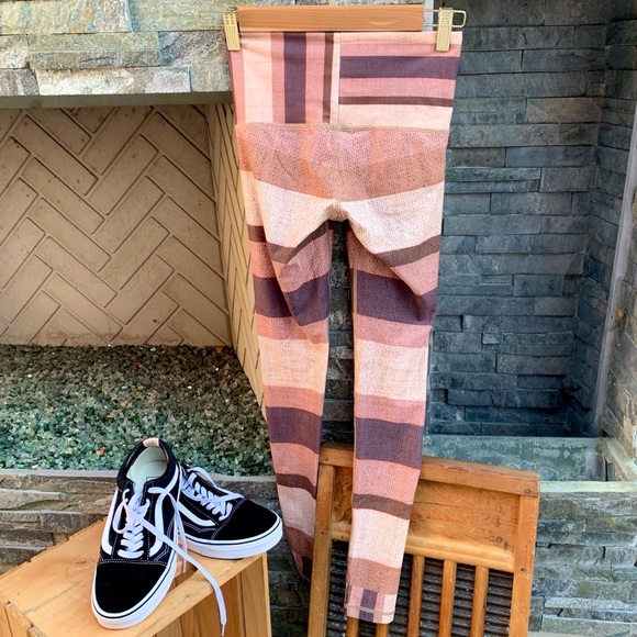 ✨NIYAMA SOL ROSE GOLD STRIPE LEGGINGS NWOT XS - Picture 3 of 8